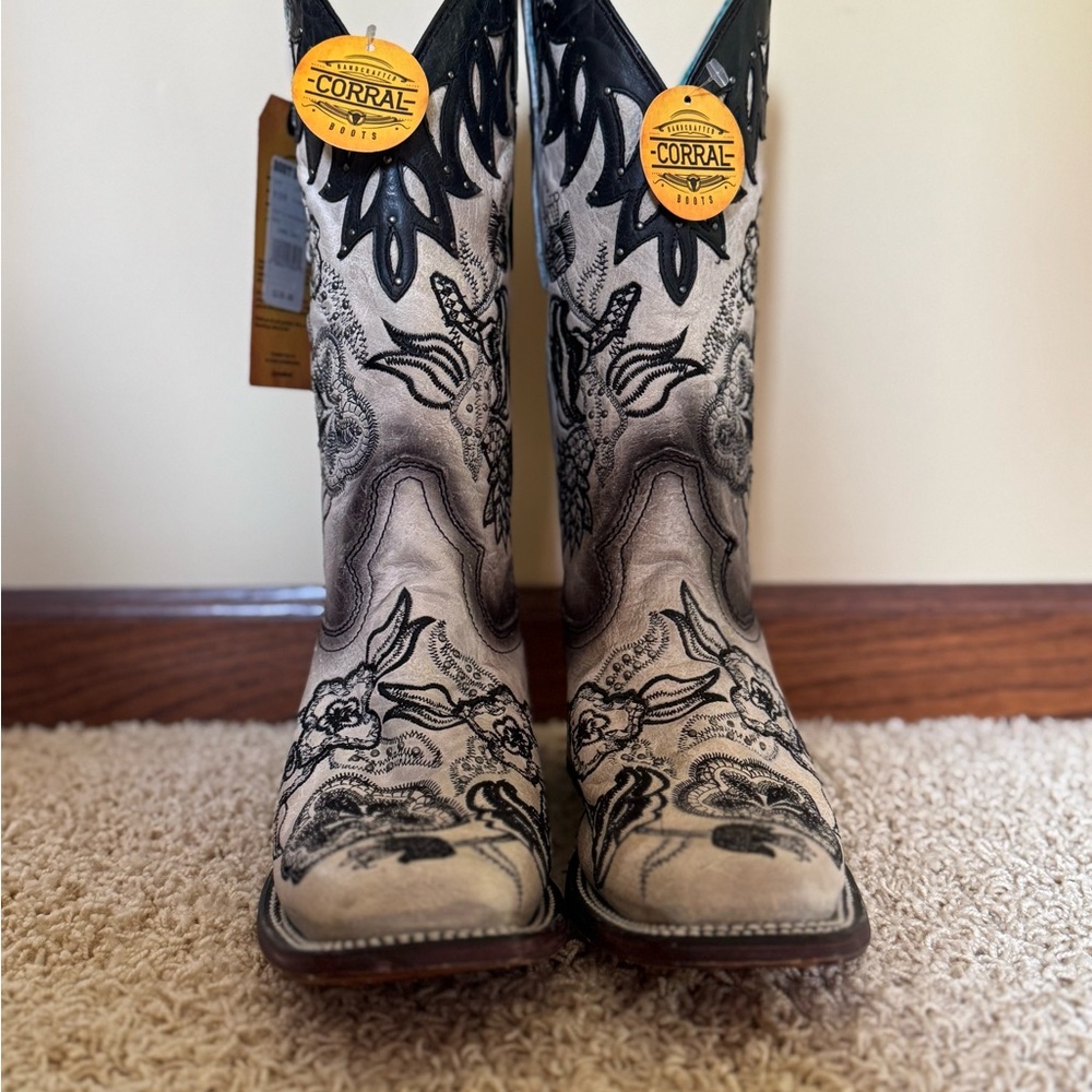 Corral Cream and Black Embroidered Boots